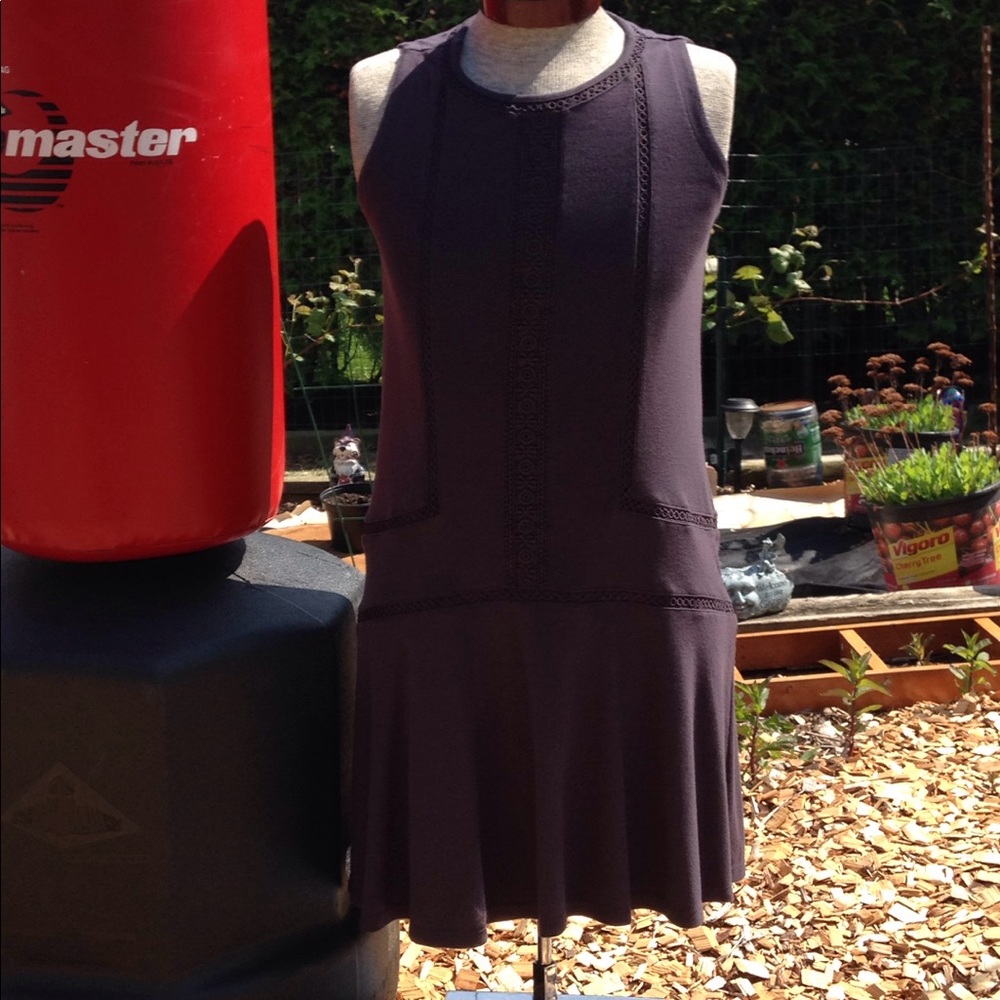 😻 Ann Taylor Flirty 🌸 sleeveless knit dress. 💕